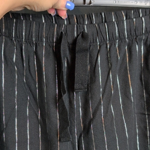 Victoria Secret/PINK.  Black  with Vertical Pinstripes. Large. EUC - Picture 3 of 5